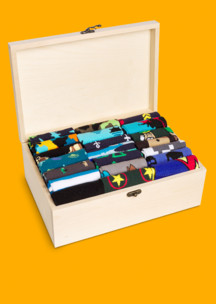 Цветные носки для всей семьи Супермен Funny Socks: Чемодан - лучший подарок (с 21 парой носков)
